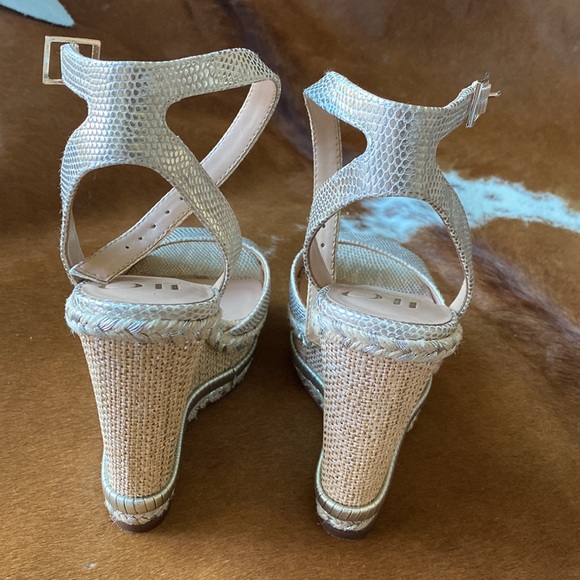 JLO Jennifer Lopez champagne Ondra 9.5 M high heel wedge espidrilles sandal - Picture 5 of 8